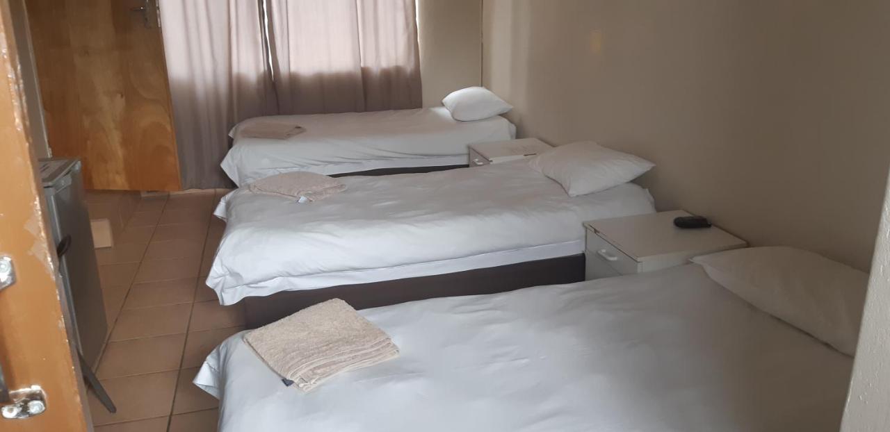 African Sky Guesthouse 빈트후크 외부 사진